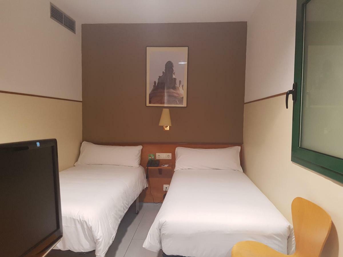 El Jardi Hotel Барселона Екстериор снимка